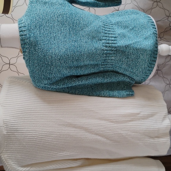 Size Medium Sweater Bundle - Picture 4 of 8